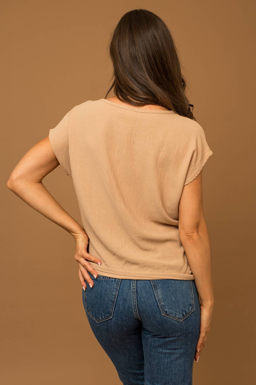 SOLID WOVEN TEE WITH FRONT KNOT DETAIL